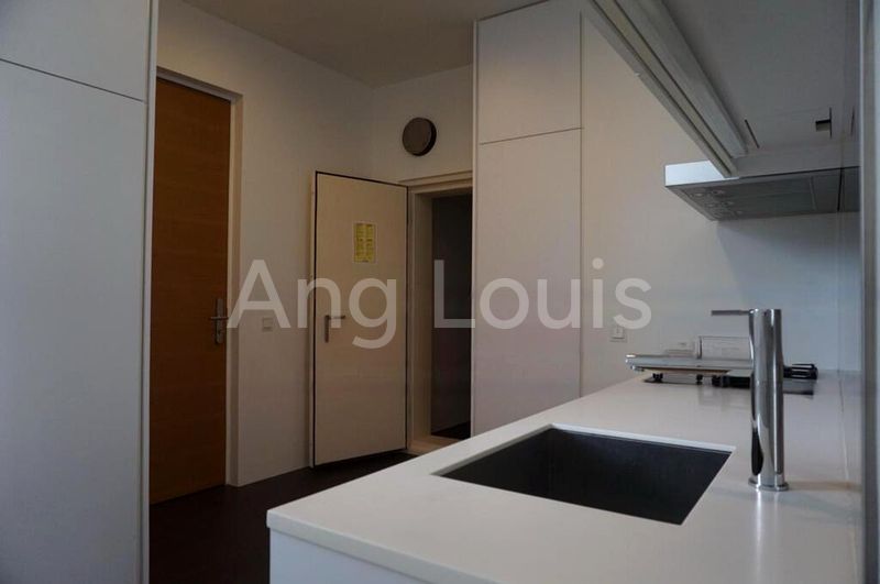 3 Bed Condo for Sale in  8 Napier - Image 1
